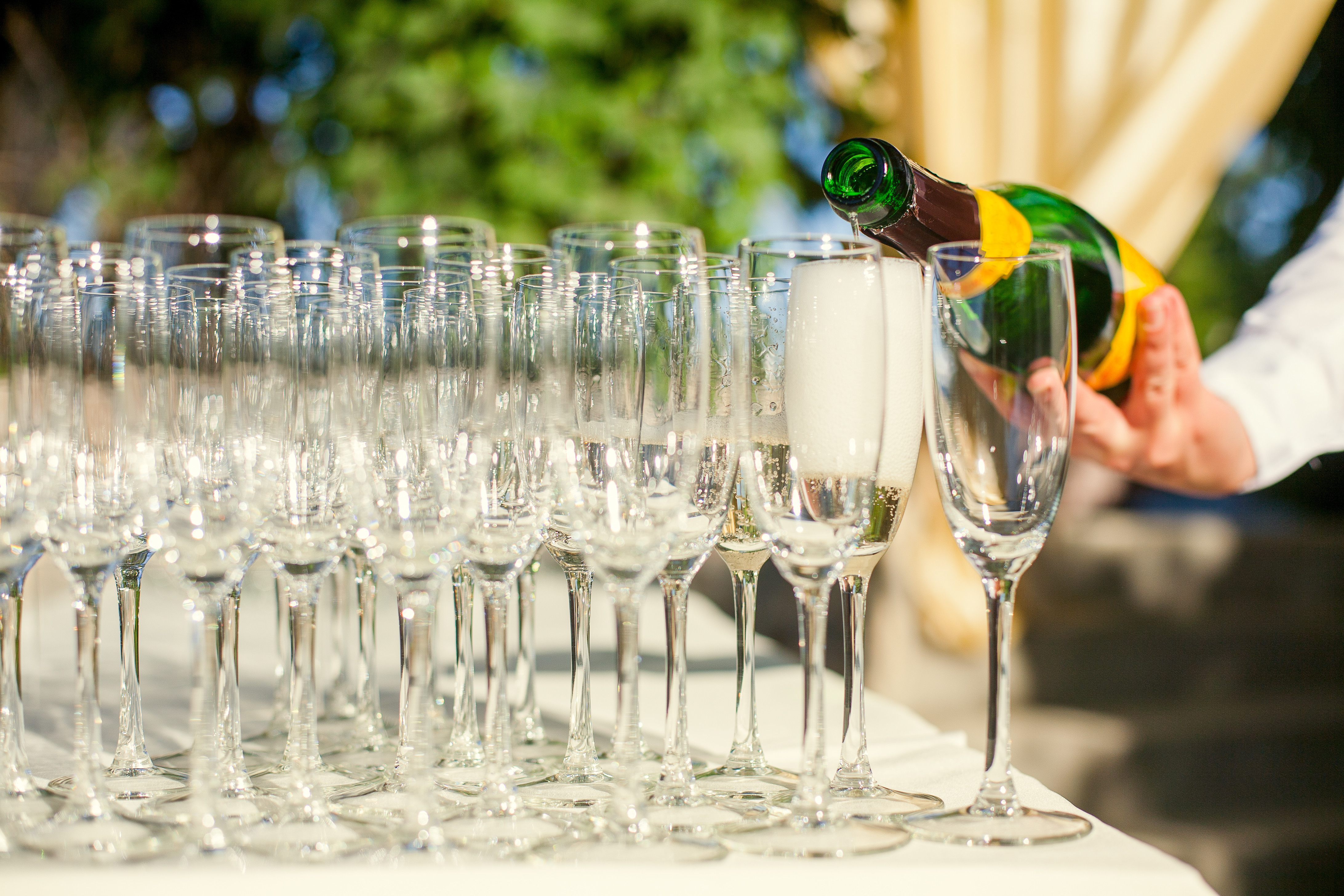 ケータリング 乾杯シャンパン ケータリング オードブルは東京のプラチナデリスタイル