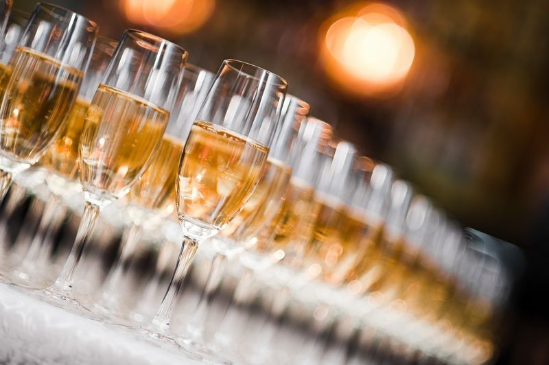 乾杯用スパークリングワイン シャンパン ケータリングは東京のプラチナデリスタイル
